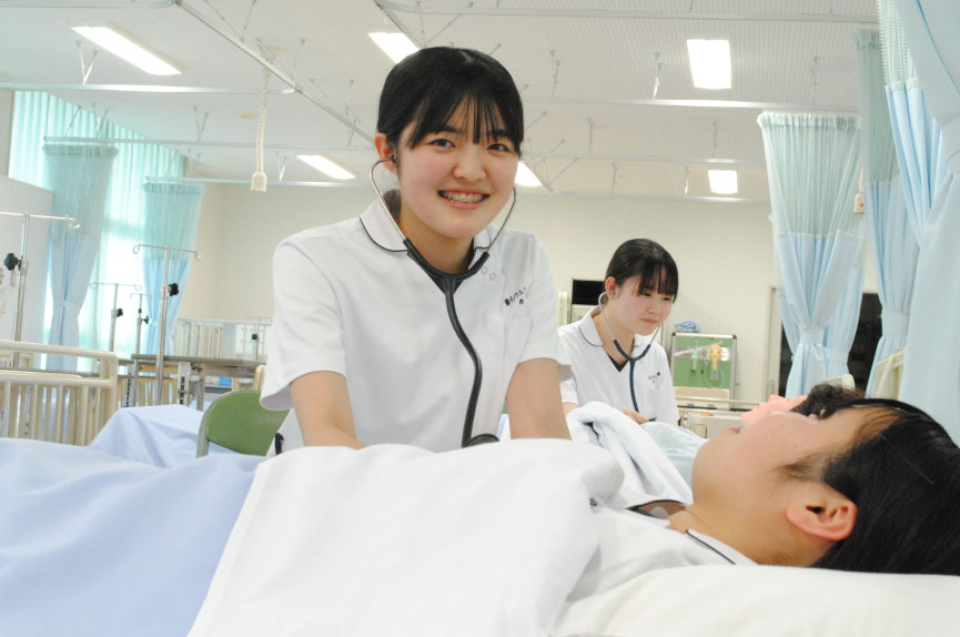 校内看護実習風景の写真